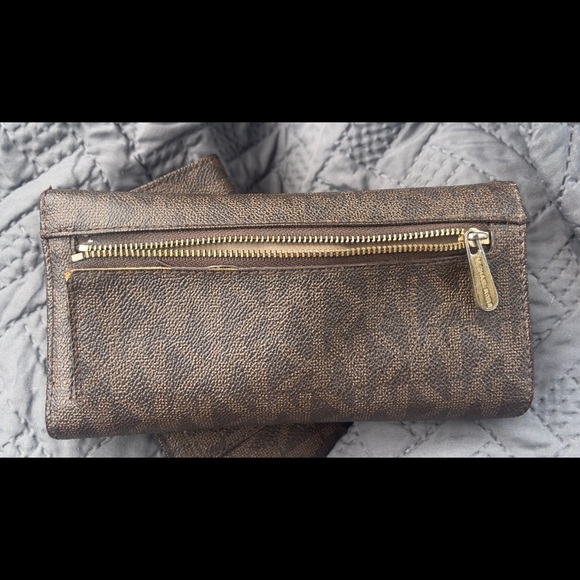 Michael Kors checkbook wallet - Picture 8 of 9